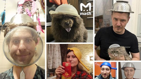 Сотни людей устроили флешмоб в поддержку учительницы из Химок с дуршлагом на голове