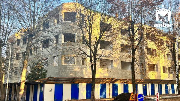 Поликлиника на Расковой, которую должны сдать в декабре, готова меньше чем на треть