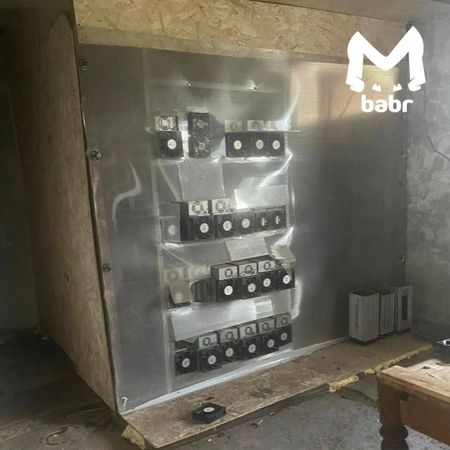 Майнер из Иркутской области превратил заброшенный дом в криптоферму