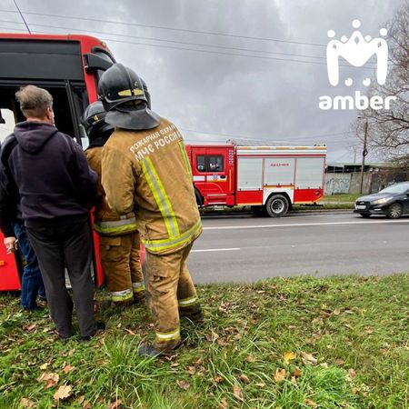 Джип подрезал автобус на Суворова так, что люди внутри, по их словам, полетели во все стороны