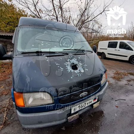 Машина дважды попала под обстрел ВСУ в Горловке