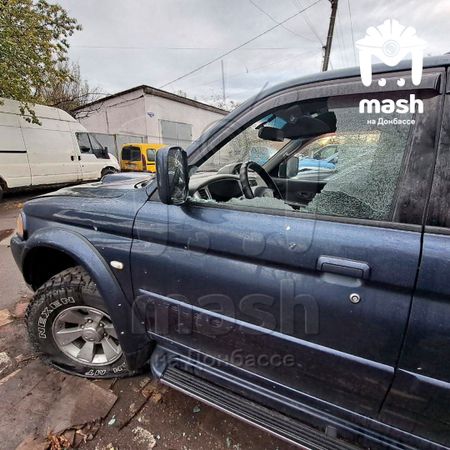 Машина дважды попала под обстрел ВСУ в Горловке
