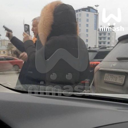 В Нижнем Новгороде водитель с пистолетом напал на людей