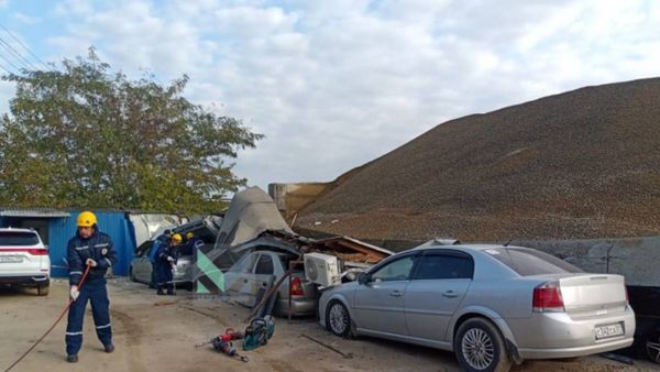 В Краснодаре на людей обрушилась стена