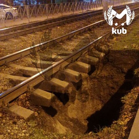 Больше 20 трамвайных вагонов застряли на Московской из-за провала грунта