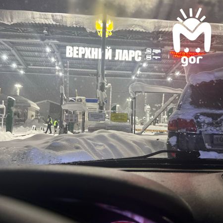 Больше тысячи машин застряли у КПП "Верхний Ларс"