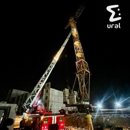 Голый мужчина забрался на башенный кран в Магнитогорске