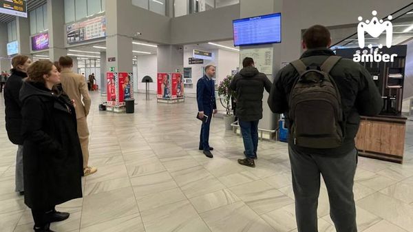 Пятнадцать рейсов в Москву и Санкт-Петербург задержаны в Храброво из-за непогоды