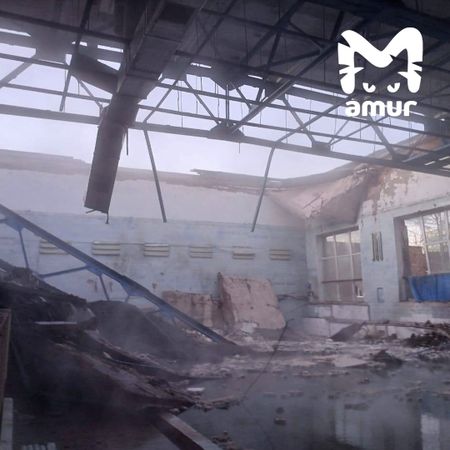 В одной из школ Владивостока обрушилась крыша бассейна