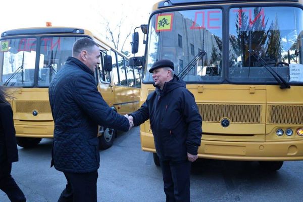 Новые школьные автобусы приехали в Хабаровский край
