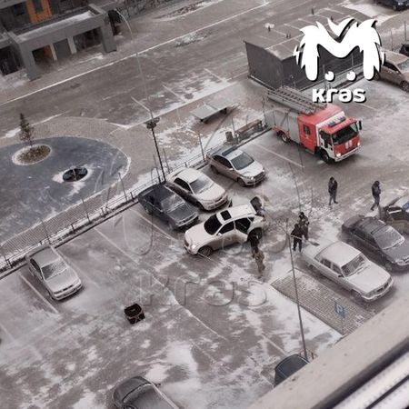 Оперслужбы съехались во двор многоэтажки в Красноярске из-за муляжа гранаты