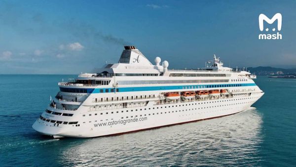 Больше 600 туристов из России оказались заблокированы на круизном лайнере у берегов Турции