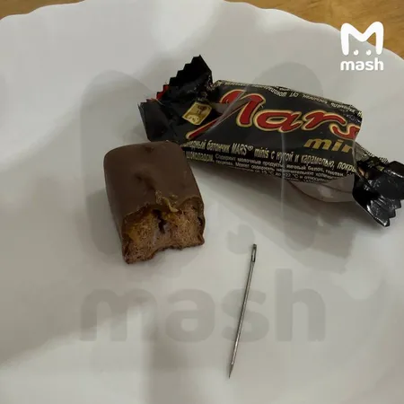 Школьница из Калуги чуть не проглотила иголку в шоколадке "Марс"