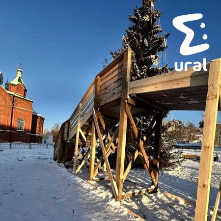 Ребёнок пострадал на горке в Свердловской области