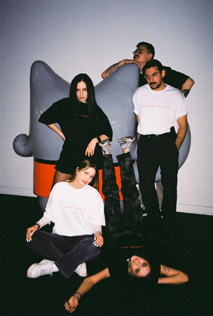 Собрали по крупицам: Mash выпустил лимитированную коллекцию мерча совместно с брендом MYDRIASIS