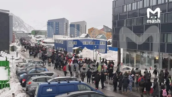 Российские эмигранты и 6 тысяч жителей Гренландии вышли на демонстрации против Трампа