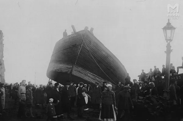 Центральные улицы города после наводнения.