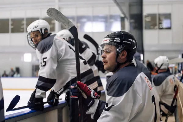 Свердловские металлурги и горняки отыграли хоккейный турнир