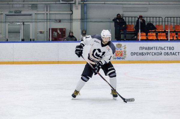 Свердловские металлурги и горняки отыграли хоккейный турнир