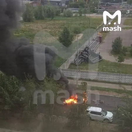 В подмосковной Балашихе взорвали автомобиль, момент попал на видео