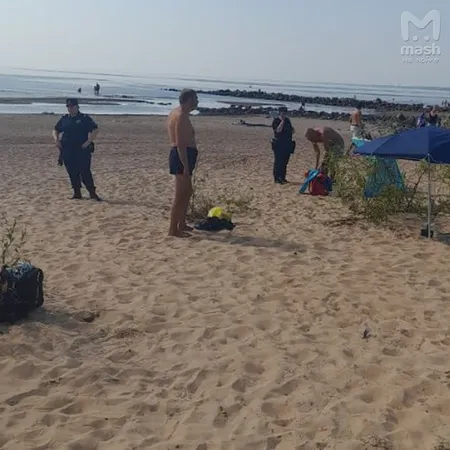 Вход в лифчиках запрещён: где в Питере разгуливают нудистки без одежды