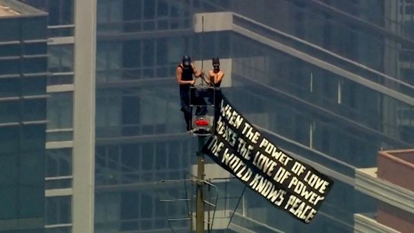 Стало известно, что грозит россиянам, забравшимся на шпиль Empire State Building в Нью-Йорке