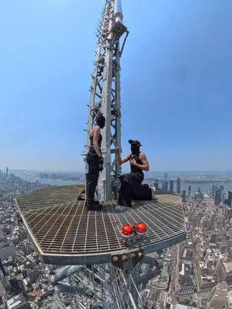 Стало известно, что грозит россиянам, забравшимся на шпиль Empire State Building в Нью-Йорке