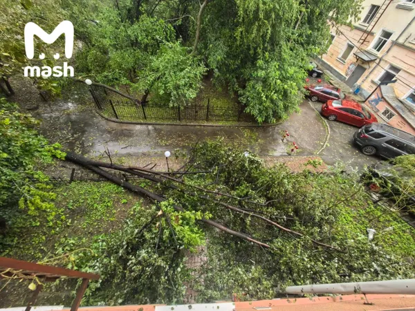 Улицы в Екатеринбурге ушли под воду после ливня и грозы