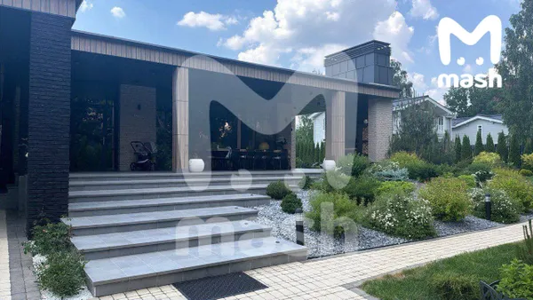 Экс-футболист Денис Глушаков выставил на продажу особняк под Красногорском за 670 млн рублей