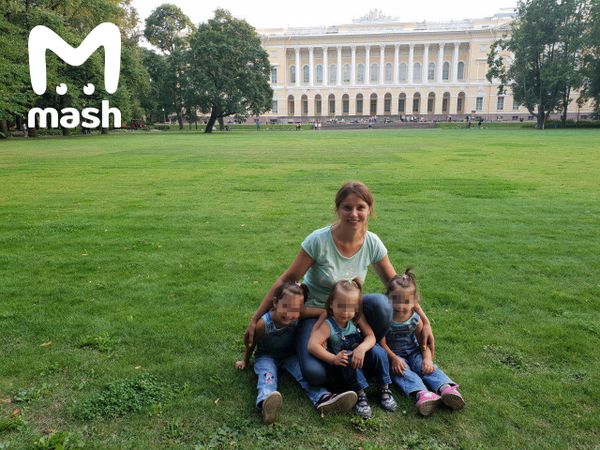 Сёстры Палеевы с приёмной мамой — Татьяной Грушиной