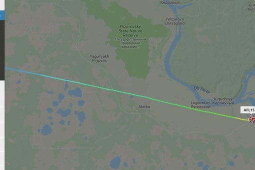 По данным Flightradar самолет “Аэрофлота” идет на незапланированную посадку из-за кода 7600 — потеря радиосвязи. Экстренные службы на земле настаивают на захвате.