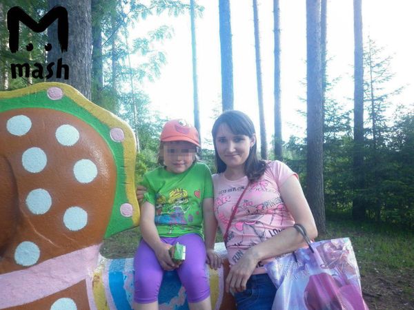 В Удмуртии бабушка, мама и внучка спрыгнули с крыши — по очереди.