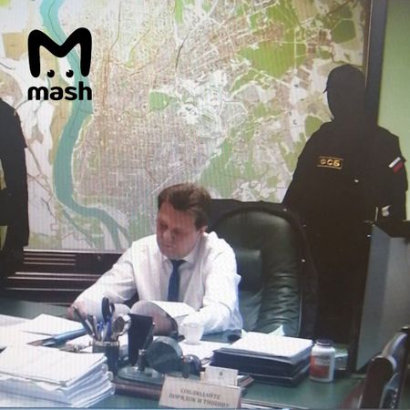 Мэр Томска Иван Кляйн задержан прямо в Администрации города во время селекторного совещания. Об этом сообщают СМИ.