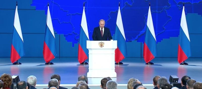 Владимир Путин обратился к Федеральному Собранию. Полтора часа — в пятиминутном пересказе.