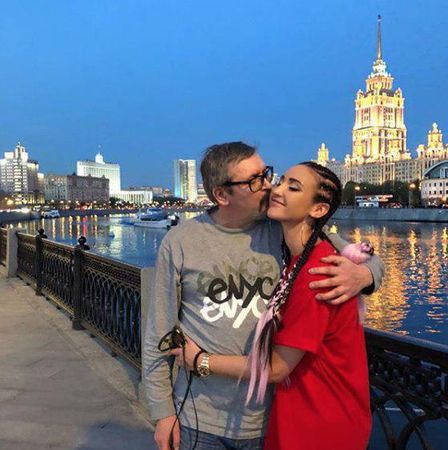 Представитель Бузовой заявил, что ведущая "Дома-2" не будет гасить долг отца — он всё заплатит сам.