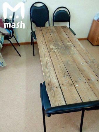 В больнице под Пензой поставили кровати из стульев и досок. Всему виной госзакупки (и праздники).