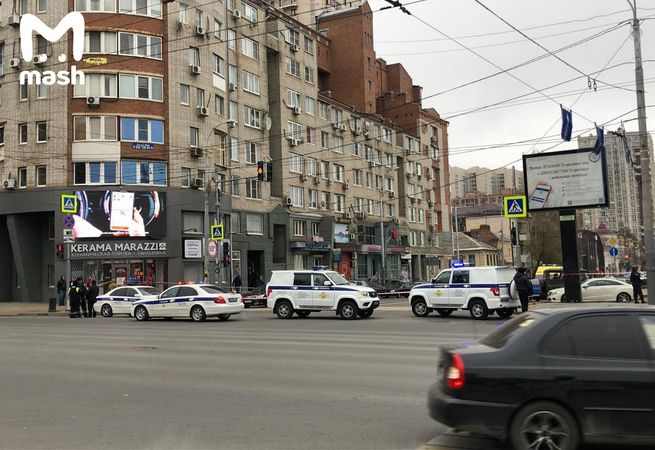 В Ростове-на-Дону мужчина взял свою жену в заложники.