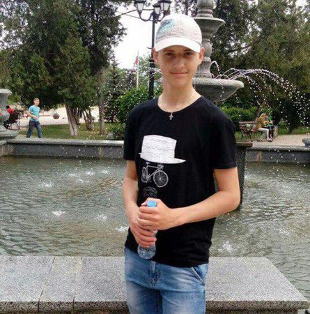 Сережа Степаненко. Пошёл учиться в политех, чтобы помочь родителям с деньгами. Хотел получить рабочую специальность, приносить домой деньги. Хороший, скромный парень.