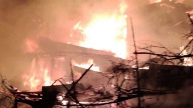 В Дагестане горит село Тисси. 15 домов полыхают и вряд ли их уже удастся спасти. О пострадавших пока ничего не известно.