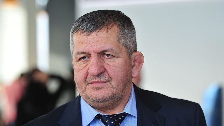 Абдулманап Нурмагомедов умер от осложенений в виде кровоизлияния в мозг и сепсиса.
