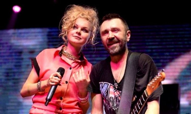 Бывшая солистка "Ленинграда" Алиса Вокс пытается отсудить песню про лабутены у Сергея Шнурова.