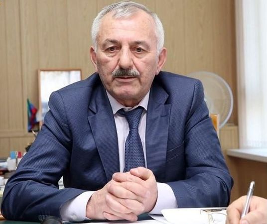 В Махачкале задержали врио мэра Абусупьяна Гасанова. Его подозревают в превышении должностных полномочий.