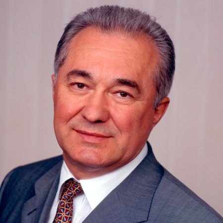 Бывшего главу "Газпром промгаза" Александра Карасевича ищет Интерпол. СК объявил его в международный розыск.