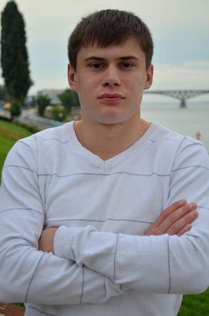 В Подмосковье полицейский выстрелил себе в грудь, когда чистил пистолет. Он в реанимации.