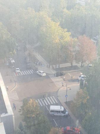 Глава ДНР Александр Захарченко смертельно ранен в центре Донецка при покушении. Рядом с кафе, где он находился, взорвалась бомба.
