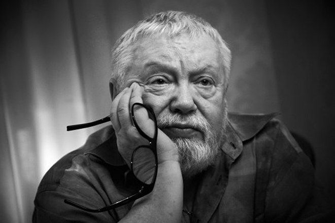 Режиссёра фильмов "Асса" и "Чёрная роза — эмблема печали, красная роза — эмблема любви" Сергея Соловьева экстренно госпитализировали в крайне тяжёлом состоянии.