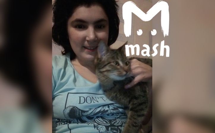 А это Гульназ. 22-летняя девушка, которая пыталась закопать в снег девятилетнего брата из-за того, что мама его больше любила. Она тоже в больнице — только психиатрической. Будет лежать там полтора месяца.