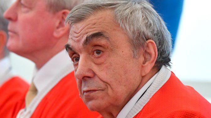 Умер хоккеист Евгений Зимин — из-за тромбоэмболии легочной артерии. Вчера вечером ему стало плохо, домой вызвали скорую, но помочь врачи не смогли — в одиннадцать часов прославленного спортсмена не стало.