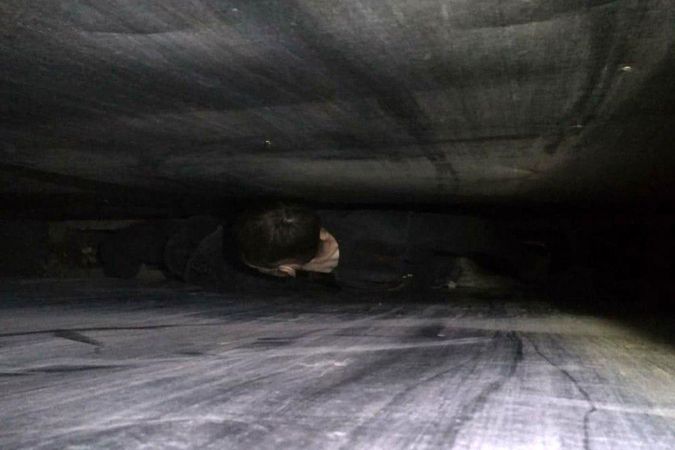 В Абакане мужчина застрял в вентиляционной шахте детского сада и просидел там два дня.