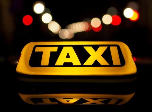 В Москве водитель Яндекс-такси напал на пассажира с ножом. Знаете почему? У того при оплате не провелась карта. Разборали это дельце у себе в телеге и о-фи-ге-ва-ем.